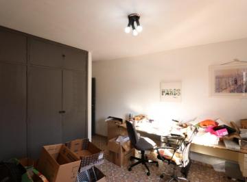e3ccc1fa-187d-4e32-b524-073b03051ea6 · Atraente sobrado para venda em Vila Ipojuca com 4 quartos, sendo 1 suíte, 520m²