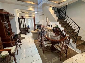 Casa · 256m² · 3 Quartos · 4 Vagas · Sobrado em Vila Augusta: Conforto e Praticidade