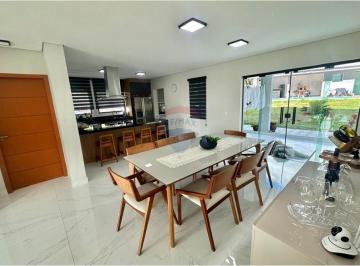 Casa · 373m² · 3 Quartos · 8 Vagas · Luxo e Conforto em Arujá: Casa dos Sonhos!