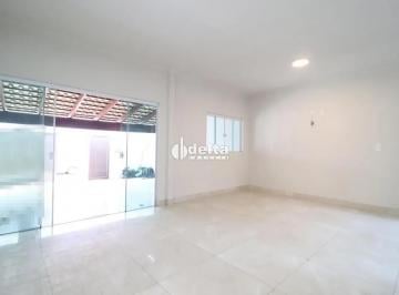 Casa · 297m² · 4 Quartos · 4 Vagas · Casa com 4 quartos sendo 2 suítes disponível para locação no bairro Granada em Uberlândia-MG.