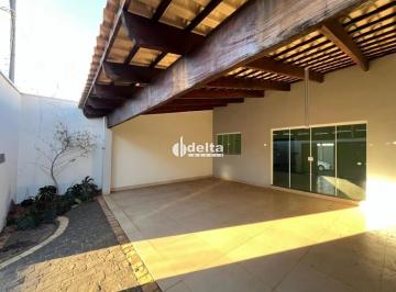 Casa · 297m² · 4 Quartos · 4 Vagas · Casa com 4 quartos sendo 2 suítes disponível para locação e venda no bairro Granada em Uberlândia-M