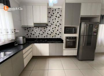 f65da8da12a7f638357a07109239a80ac12383e8 · Lindo Sobrado à Venda com Vista para a Pedra Grande