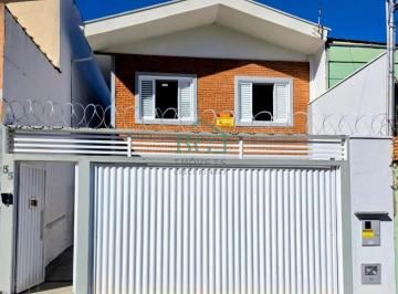 FACHADA · Excelente casa recém reformada á venda no bairro Vila Líder em Poços de Caldas MG.