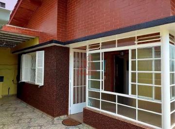 Casa · 161m² · 3 Quartos · 7 Vagas · Casa à Venda em Barueri/SP – Terreno Amplo com Excelente Área Externa