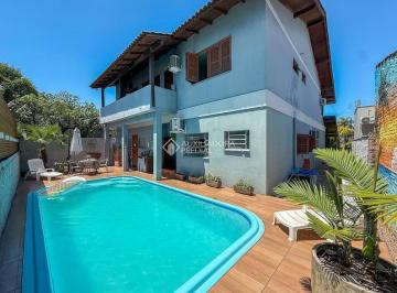 Casa · 240m² · 3 Quartos · 2 Vagas · Casa de 3 quartos em Estância Velha.