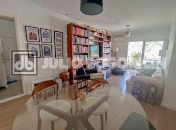 Apartamento · 95m² · 2 Quartos · 1 Vaga · Humaitá  2 quartos, varanda, reformado, 1 vaga  indevassável.