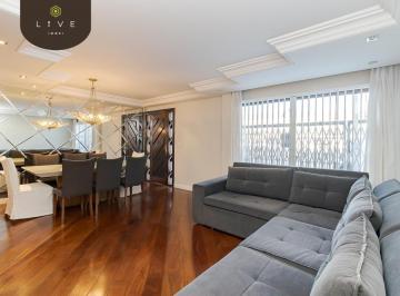 Casa · 136m² · 3 Quartos · 2 Vagas · Sobrado mobiliado à venda, de frente para a rua, com 3 quartos, sendo 1 suíte, e 2 vagas de garagem,