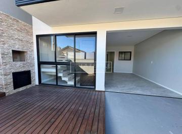 Casa · 120m² · 3 Quartos · 2 Vagas · Sobrado com 3 Dormitórios, 1 Suíte, 120 m², à venda por R$ 900.000 - Armação, Penha (SC)
