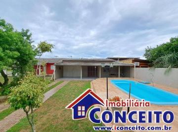 Casa · 300m² · 4 Quartos · 2 Vagas · C436 - Excelente residência em ótimo balneário próxima à Avenida principal