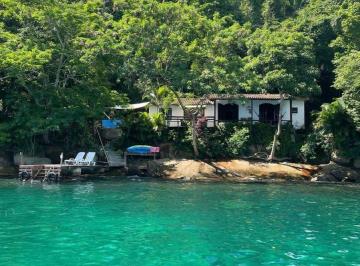 Casa de 3 quartos, Baía Da Ilha Grande · Propriedade exclusiva na Ilha Grande com casa, deck privativo e natureza preservada