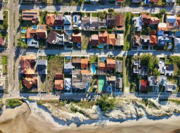 Casa de 5 quartos, Capão da Canoa · MANSÃO FRENTE MAR EM XANGRI-LÁ