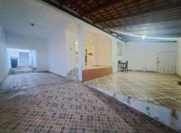 Casa en Venda de 3 quartos  · CASA COM UM BARRACAO  AGUA E LUZ INDEPENDENTE