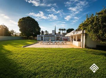 Casa de 4 quartos, Brasília · Casa em Terreno de Esquina na SHIS QI 11, Lago Sul | 2.400 m² de Área Total Financiamento