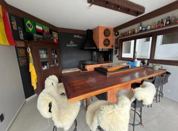 Foto 01 · Imperdível Casa à Venda ou Locação em Joinville-SC, Bairro Bom Retiro: 3 Quartos, 1 Suíte, 2 Salas,