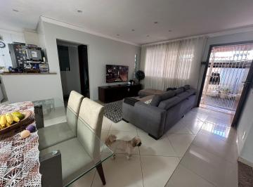 Casa de 2 quartos, Londrina · Casa com 2 residências independentes | Área Gourmet | 2 vagas |