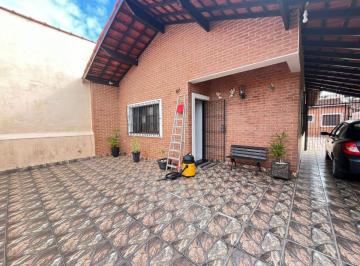 Casa de 4 quartos, Itanhaém · Casa 100 metros do mar para aluguel definitivo
