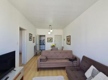 Apartamento de 2 quartos, Florianópolis · Apartamento reformado 02 dormitórios no Centro de Florianópolis