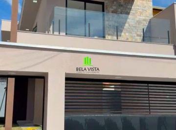 Casa · 166m² · 3 Quartos · 2 Vagas · Casa de 2 pavimentos com excelente distribuição dos espaços e área de lazer completa.
