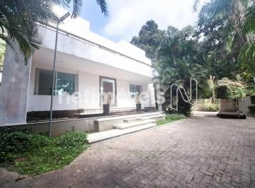 Casa · 396m² · 4 Quartos · 9 Vagas · Casa aconchegante com 4 suítes e piscina