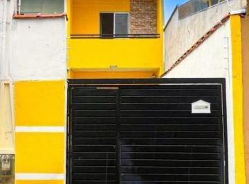Casa · 2 Quartos · 4 Vagas · Sobrado em Vila Santos, Caçapava/SP de 0m² 2 quartos à venda por R$ 295.000,00