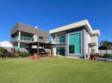 Casa · 132m² · 2 Quartos · 1 Vaga · Sobrado frente mar, construido sobre um terreno de esquina de 360m²