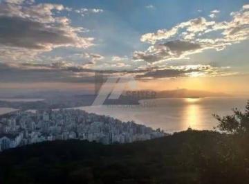 Casa · 200m² · 4 Quartos · 4 Vagas · Triplex com 4 quartos a venda no Centro Florianópolis