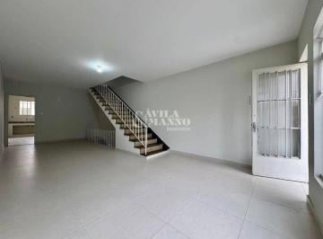 Casa · 220m² · 3 Quartos · 4 Vagas · Sobrado com 3 Quartos