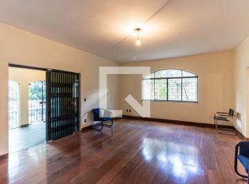 Localizada no charmoso bairro de Perdizes, esta espaçosa casa oferece 345 metros · Casa à Venda - Pacaembu, 4 Quartos, 345 m2