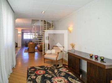 Localizada em São Paulo, esta casa oferece um espaço de 195 metros quadrados, in · Casa à Venda - Aclimação, 3 Quartos, 195 m2