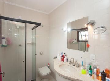 e9c7021f-165e-45cf-9515-f2097014e4f2 · Agradável sobrado para venda em Vila Mangalot com 3 quartos, sendo 1 suíte, 111m²