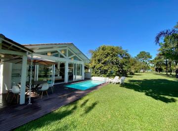 Casa · 145m² · 4 Quartos · Casa Alto Padrão em Guaeça, São Sebastião/SP