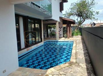 Casa · 200m² · 4 Quartos · 6 Vagas · Casa Sobrado com piscina próximo do centro