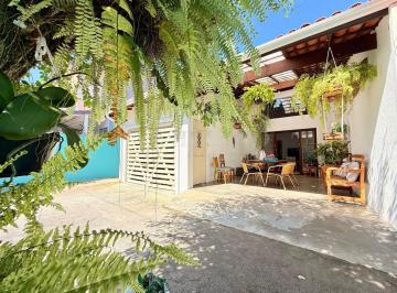 Casa · 240m² · 3 Quartos · 4 Vagas · Casa térrea com 3 dormitórios no Porto Grande