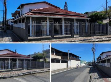 Casa · 100m² · 5 Quartos · 3 Vagas · Casa em Rua Comercial no Bairro São Vicente em Itajaí SC