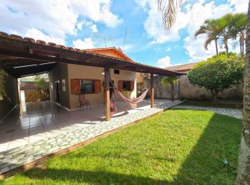 Casa · 200m² · 4 Quartos · 5 Vagas · CASA À VENDA NO JARDIM BELA VISTA EM GOIÂNIA COM 4 QUARTOS, 2 SUÍTES E LOTE INTEIRO
