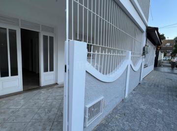 Casa · 3 Quartos · Casa 3 Quartos no Centro, próximo à Av 28 de Março