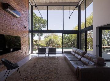 dd6d931a-7dec-43e3-888d-2f76162e6ada-17818146163925.jpg · Casa em condomínio com 4 dormitórios na Lagoa da Conceição
