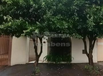 Casa · 200m² · 2 Quartos · 2 Vagas · Casa com 2 dormitórios, 2 vagas de garagem coberta.