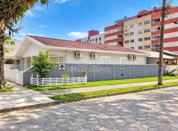 2b046bb5f7ffdbb2828e16b12105aff408063c87 · Casa com 5 dormitórios à venda, 169 m² por R$ 1.670.000,00 - Centro - Guaratuba/PR