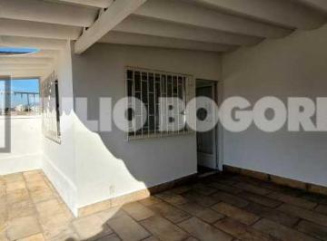 Casa · 217m² · 3 Quartos · 2 Vagas · excelente casa , toda reformada,2 vagas, quintal, 2 salas , 3 quarto , suíte