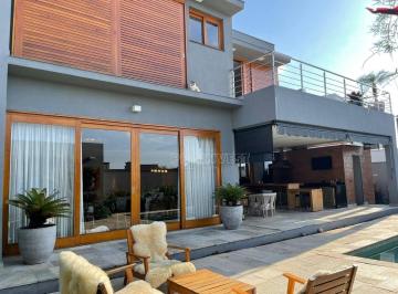 Casa · 370m² · 3 Quartos · 6 Vagas · Casa de Condomínio para venda em Granja Viana de 370.00m² com 3 Quartos, 3 Suites e 6 Garagens