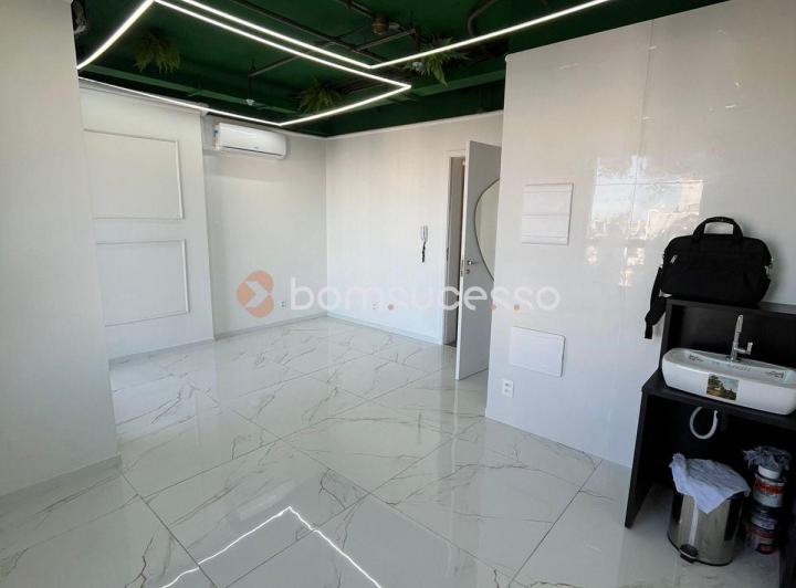 Foto do imóvel - Esta sala comercial com 27 m² de área construída, localizada no Platina 220 Office, apresenta.