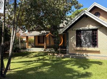 Casa de 2 quartos, Brasília · 2 QUARTOS, SENDO 1 SUÍTE/COZINHA COM ARMÁRIOS/DCE/QUARTO EXTERNO/VARANDA/CHURRASQUEIRA/PISCINA