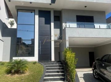 Casa · 244m² · 3 Quartos · 4 Vagas · Sobrado de Alto Padrão com Piscina e Aquecimento Solar