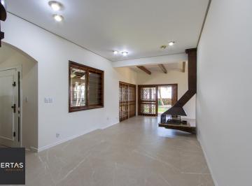 Casa · 523m² · 2 Quartos · 3 Vagas · Casa com 2 dormitórios 3 banheiros. lareira e churrasqueira, e com arquitetura m