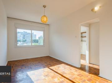 Apartamento · 122m² · 2 Quartos · Apartamento de 2 Quartos com pátio no bairro Petrópolis