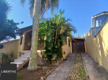 Casa · 235m² · 3 Quartos · 4 Vagas · Casa de 3 dormitórios, piscina e 4 vagas de garagem em Canoas.