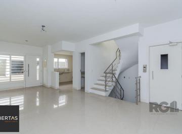 Casa · 251m² · 3 Quartos · 3 Vagas · Excelente casa em condomínio de 251m² com 3 suítes e elevador!