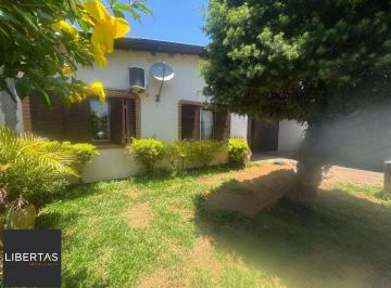 Casa · 197m² · 5 Quartos · 4 Vagas · Casa de 5 dormitórios e 4 vagas de garagem em Canoas.
