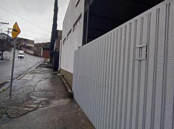 Comercial , Cotia · Galpão amplo com 450 metros, mezanino e trifásico.